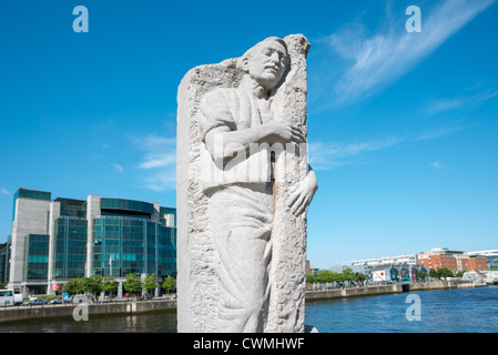 Matt Talbot Statue de James Power sur la rivière Liffey, Dublin, Irlande. Banque D'Images