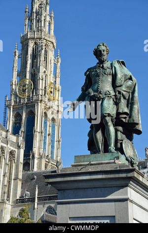 Statue de Rubens et Antwep Cathedral spire, Groenplaats, Anvers, Province d'Anvers, la Région flamande, Belgique Banque D'Images