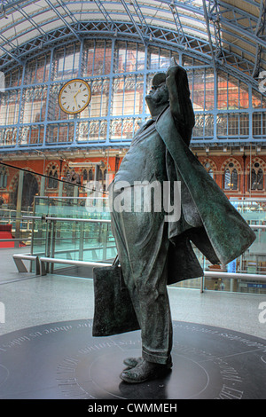 Statue de John Betjeman à St.Pancras International Station Banque D'Images