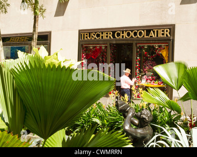 Teuscher Chocolatier à Rockefeller Center Channel Gardens, NYC Banque D'Images