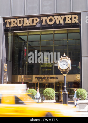 Trump Tower est un immeuble de bureaux à usage mixte et un gratte-ciel de résidence situé à Midtown Manhattan sur la Cinquième Avenue, New York City, États-Unis Banque D'Images
