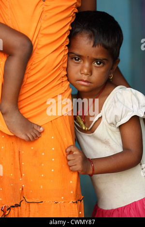 Les jeunes filles rurales indiennes à la triste l'Andhra Pradesh en Inde du Sud Banque D'Images