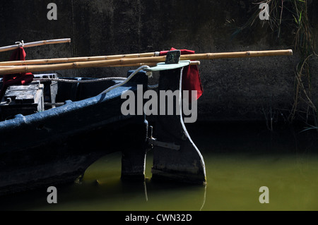 Détail d'un bateau de pêche traditionnel. El Palmar - La Albufera. Valence. Espagne Banque D'Images