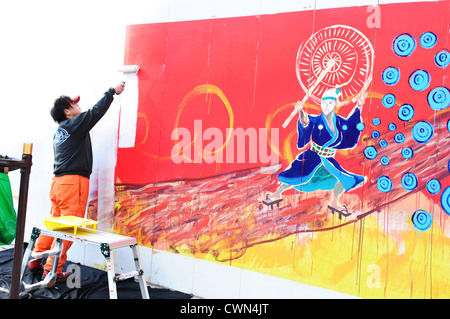 Tokyo, Japon - 30 décembre 2011 : mur de nettoyage à Asakusa, l'un des principaux quartiers de Tokyo Banque D'Images