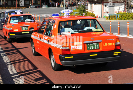 Tokyo, Japon - 30 décembre 2011 : un service de taxi dans les rues de Sumida, Tokyo Banque D'Images