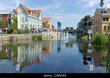 Pont de levage, Plau, lacs de Mecklembourg, Schleswig-Holstein, Allemagne Banque D'Images