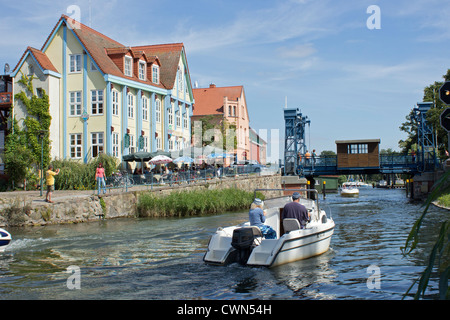 Pont de levage, Plau, lacs de Mecklembourg, Schleswig-Holstein, Allemagne Banque D'Images
