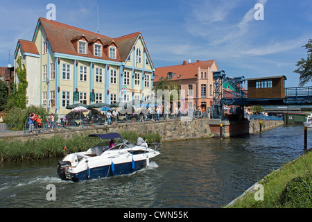 Pont de levage, Plau, lacs de Mecklembourg, Schleswig-Holstein, Allemagne Banque D'Images