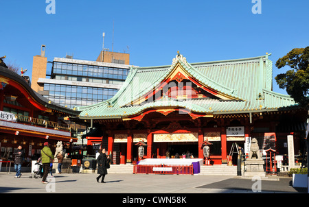 Tokyo, Japon - 31 décembre 2011 : marché at Sensoji Temple sur New Year's Eve à Asakusa, Tokyo Banque D'Images