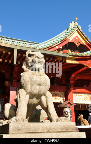 Détail de l'architecture de temple japonais traditionnel à Asakusa, Tokyo Banque D'Images