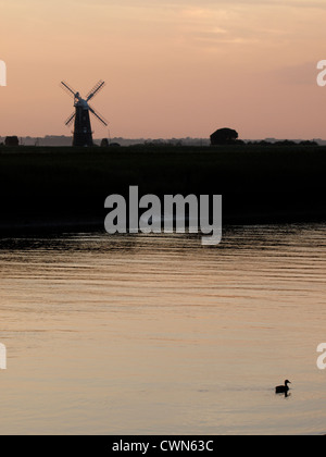 Coucher du soleil sur les Norfolk Broads, UK Banque D'Images