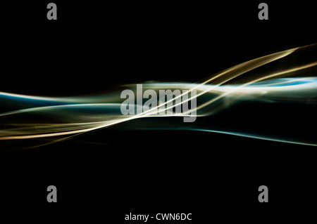 Résumé tiré de la fumée jaune et vert sur fond noir Banque D'Images