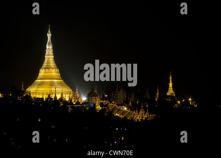 La Pagode Schwedagon de nuit Banque D'Images