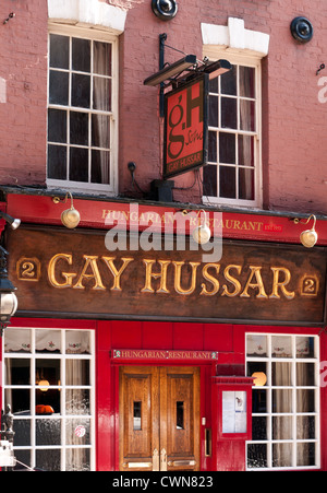 La 'Gay Hussar' Restaurant hongrois, 2 Greek Street, Soho, London, England, UK Banque D'Images