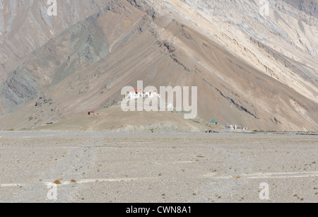 Rangdum Gompa, monastère à l'aride vallée du Zanskar. Rangdom, Rangdum, Zanskar, Ladakh, République de l'Inde. Banque D'Images