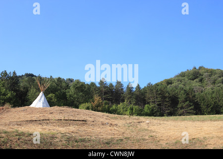 Tipi en haut de la colline Banque D'Images