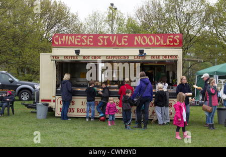 'Chinese Style Noodles' mobile fast food à la campagne du Lancashire à jour Expérience Witton Country Park en 2012. Banque D'Images