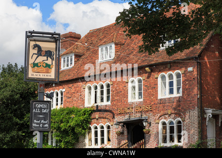 15e siècle Cheval Noir pub réputé pour avoir de fantômes en plus hanté village anglais de Pluckley, Kent, England, UK Banque D'Images