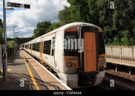 D'un arrière-train du sud-est de Londres, au départ de la gare en milieu rural de la plate-forme de B-5542 Kent England UK Grande-Bretagne Banque D'Images