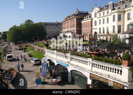 Riverside et terrasse de restaurant et piano bar à Richmond upon Thames Surrey Banque D'Images