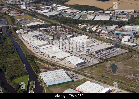 Vue aérienne de Retail World, Parkgate Shopping Centre, stade moyen, Rotherham Banque D'Images