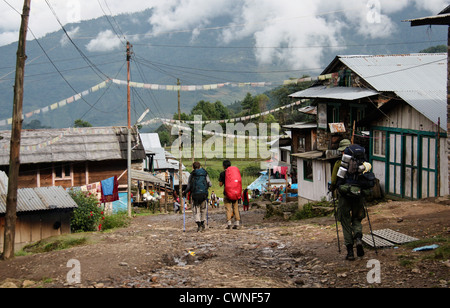 'Bhandar' 'Thodung» «Changma' 2190 village sur le procès d'Himalaya entre Jiri et Namche Bazar, l'expérience pour du vrai trekkers Banque D'Images