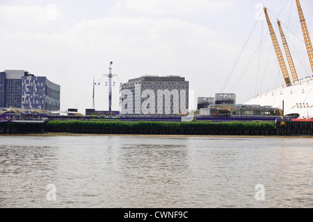 O2 Arena,Tamise,Canary Wharf World Financial Center,les sièges sociaux, la Barclays, HSBC,State Street,Bâtiments Citi Bank,London,UK Banque D'Images