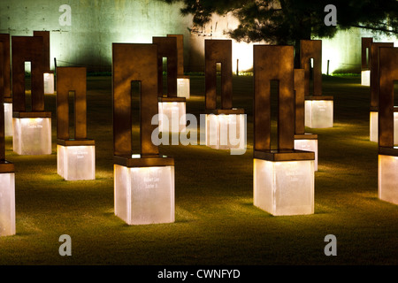 La bombe d'Oklahoma City Memorial Chaises Banque D'Images