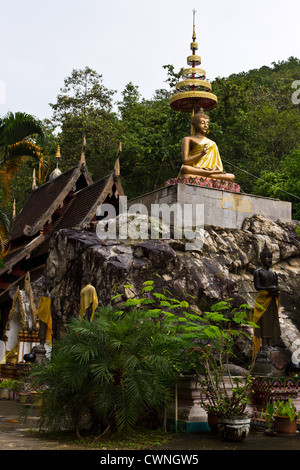 Statue de Bouddha dans le temple de Wat Doi Tan Pra Banque D'Images