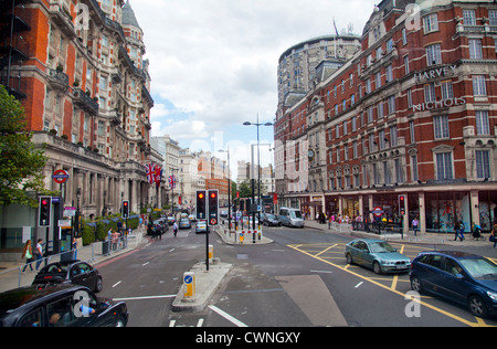 Jonction de Knightsbridge et Sloane Street par Harvey Nichols - London UK Banque D'Images