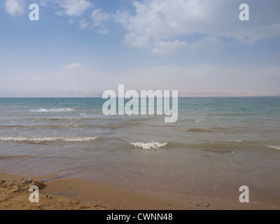 Surface de la Mer Morte, vu de côté jordanien. la Cisjordanie dans l'arrière-plan Banque D'Images