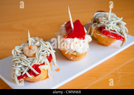 L'Espagnol tapa : pintxos typiques. Pays Basque, Espagne. Banque D'Images