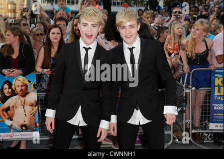 John et Edward Grimes Grimes arrivent pour la première mondiale de Keith Lemon le film. Banque D'Images