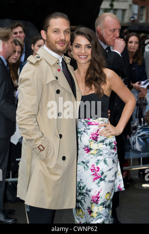 Tom Hardy et Charlotte Riley arrivent pour la première européenne de The Dark Knight rises. Banque D'Images