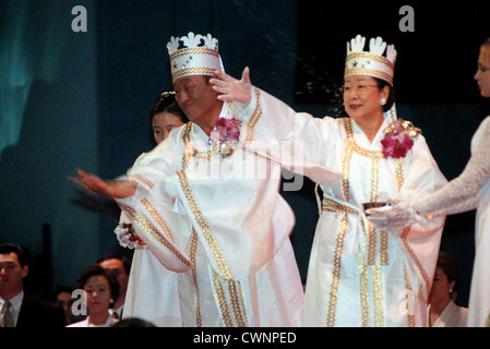 Rev. et Mme Sun Myung Moon à bénédiction 98 au Madison Square Garden le 13 juin, 1998 Banque D'Images