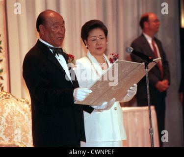 Le révérend et Madame Sun Myung Moon officient leur cérémonie de bénédiction de Mariage International le 27 mai, 2001 Banque D'Images