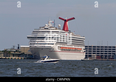 Carnival Freedom amarré à Miami, Floride Banque D'Images