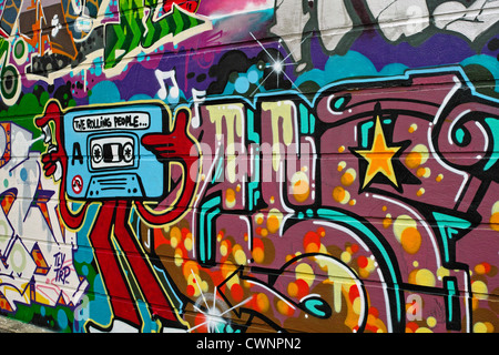 Graffitis colorés près de Brick Lane Banque D'Images