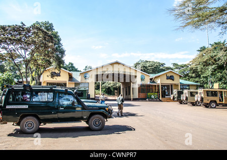 CRATÈRE NGORONGORO, Tanzanie — la porte principale du parc au cratère Ngorongoro dans la zone de conservation de Ngorongoro, qui fait partie du circuit nord de la Tanzanie des parcs nationaux et des réserves naturelles. Banque D'Images