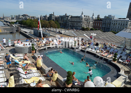 Fred Olsen M. S.Balmoral bateau de croisière amarré sur le fleuve de l'Escaut, Anvers, Anvers Province, Région flamande, Belgique Banque D'Images