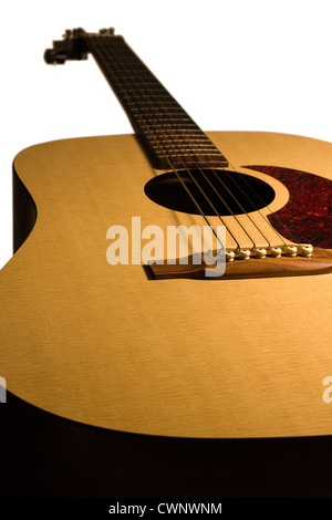 Cut Out. Martin Guitare acoustique sur fond blanc Banque D'Images