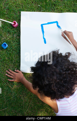 Girl sur du papier blanc, directement au-dessus Banque D'Images