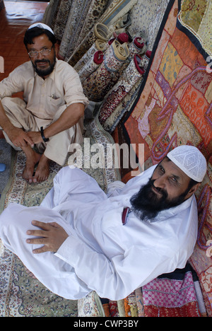 Souk aux textiles dans le district de Bastakiya, DUBAÏ, ÉMIRATS ARABES UNIS, Émirats arabes unis, au sud-est du golfe Persique, Péninsule Arabique, Asie. Banque D'Images