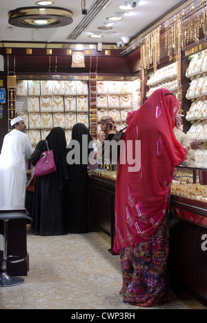 Souk de l'or dans le district de Bastakiya, DUBAÏ, ÉMIRATS ARABES UNIS, Émirats arabes unis, au sud-est du golfe Persique, Péninsule Arabique, Asie. Banque D'Images