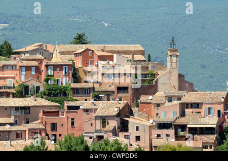 Logement en village Village perché de Roussillon dans le Luberon Vaucluse provence Parc régional ou France Banque D'Images