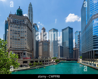 Le centre-ville et de la rivière Chicago près de la Michigan Avenue Bridge, Chicago, Illinois, États-Unis Banque D'Images