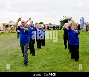 Démonstration de Tai chi au Orsett Show en Essex Banque D'Images