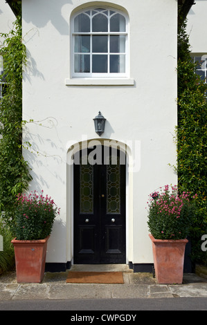 Sir Harold Hillier Gardens Ampfield près de Romsey, Hampshire - Jermyn's House - porte avant et les semoirs. Banque D'Images