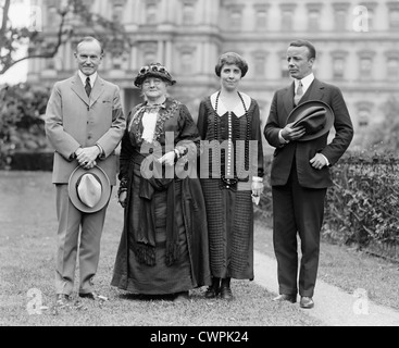 Le président et Mme Coolidge, Mother Jones, et Theodore Roosevelt, Jr., des portraits en pied, debout, 1924 Banque D'Images