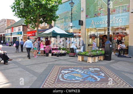 Zone piétonne High Street, Staines-upon-Thames, Surrey, Angleterre, Royaume-Uni Banque D'Images